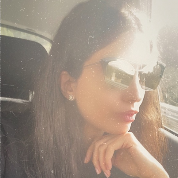 Meet your Posher, Maria - Picture 1 of 1